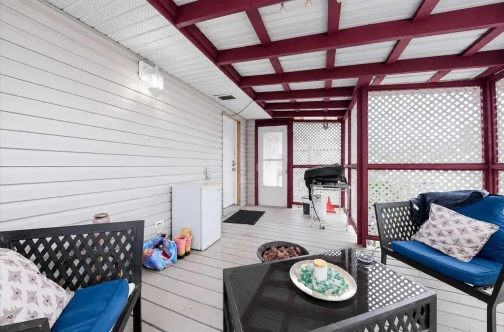 343 10 Street SW Medicine Hat AB T1A 4R6