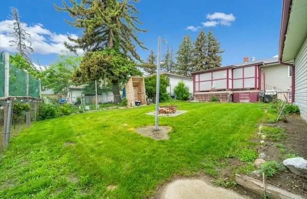 343 10 Street SW Medicine Hat AB T1A 4R6