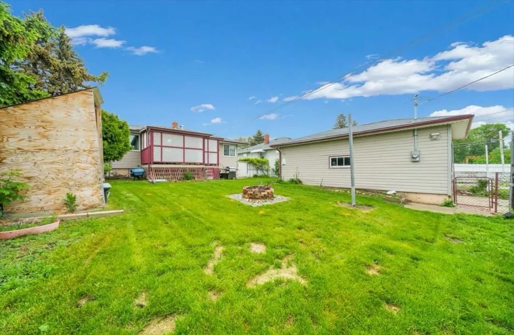 343 10 Street SW Medicine Hat AB T1A 4R6
