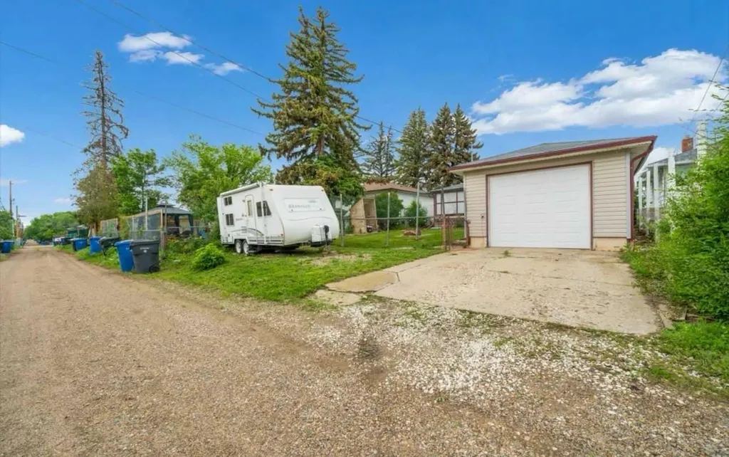 343 10 Street SW Medicine Hat AB T1A 4R6