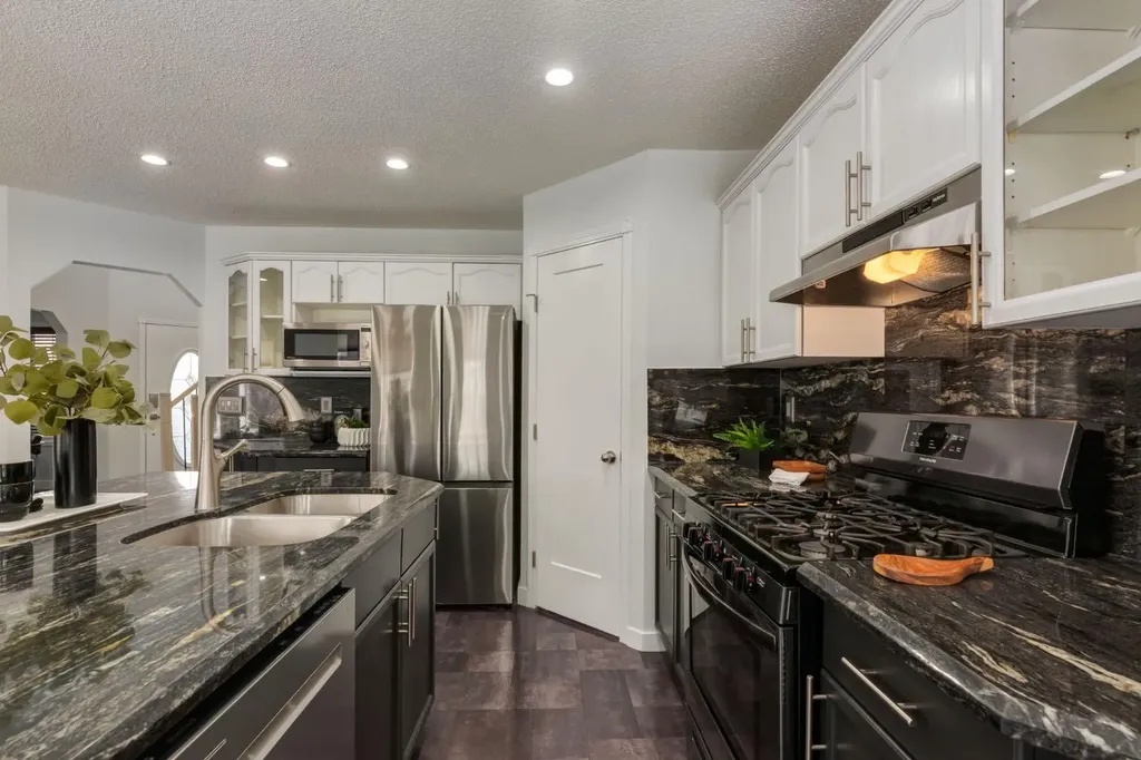 82 Hidden Ridge View NW Calgary AB T3A 5V8