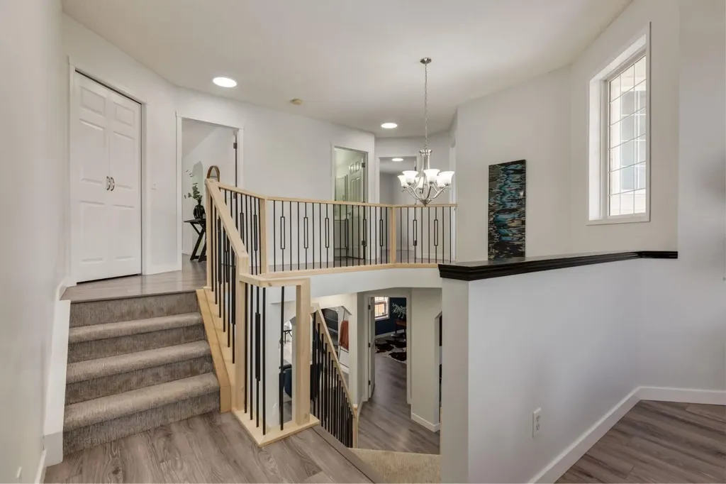 82 Hidden Ridge View NW Calgary AB T3A 5V8