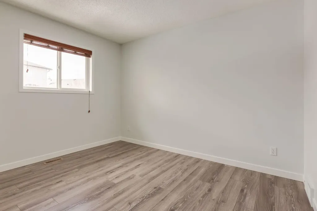 82 Hidden Ridge View NW Calgary AB T3A 5V8