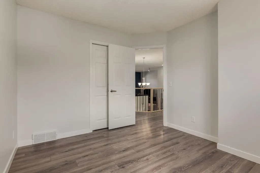 82 Hidden Ridge View NW Calgary AB T3A 5V8