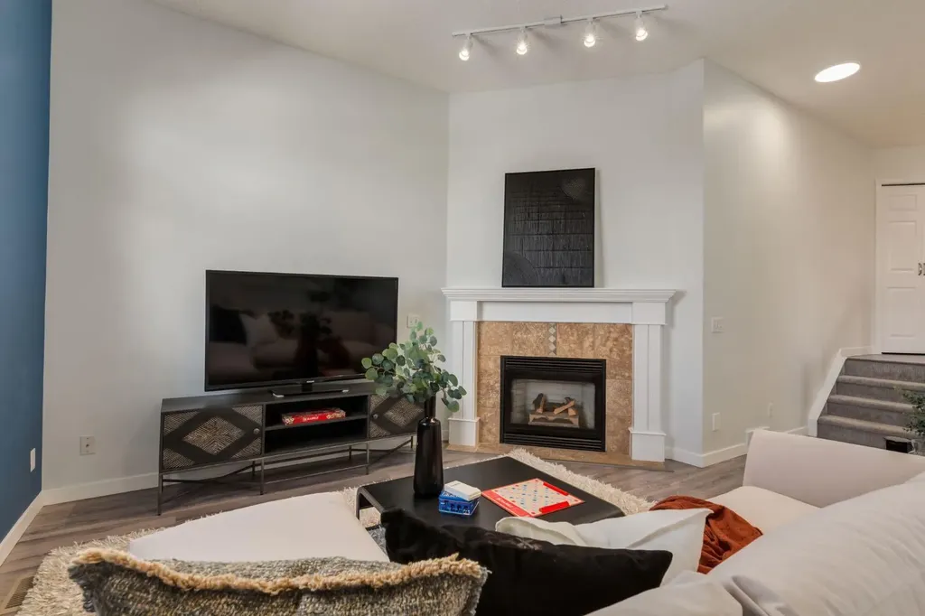 82 Hidden Ridge View NW Calgary AB T3A 5V8