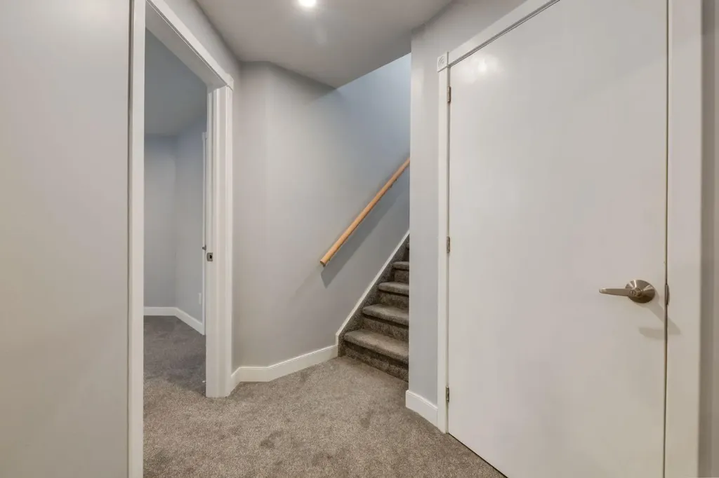 82 Hidden Ridge View NW Calgary AB T3A 5V8