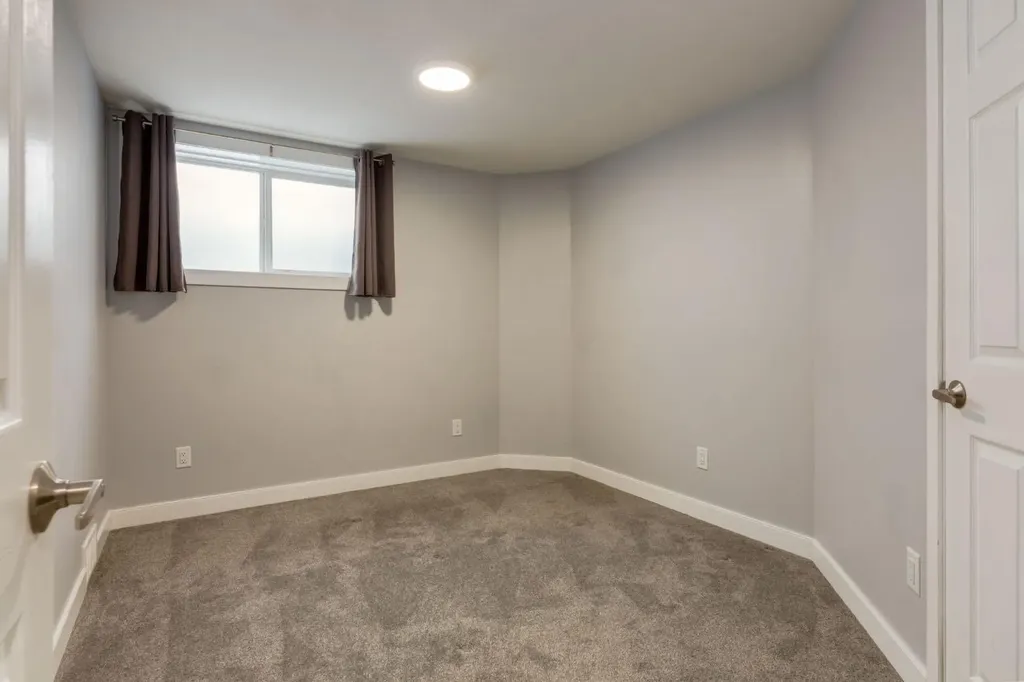 82 Hidden Ridge View NW Calgary AB T3A 5V8