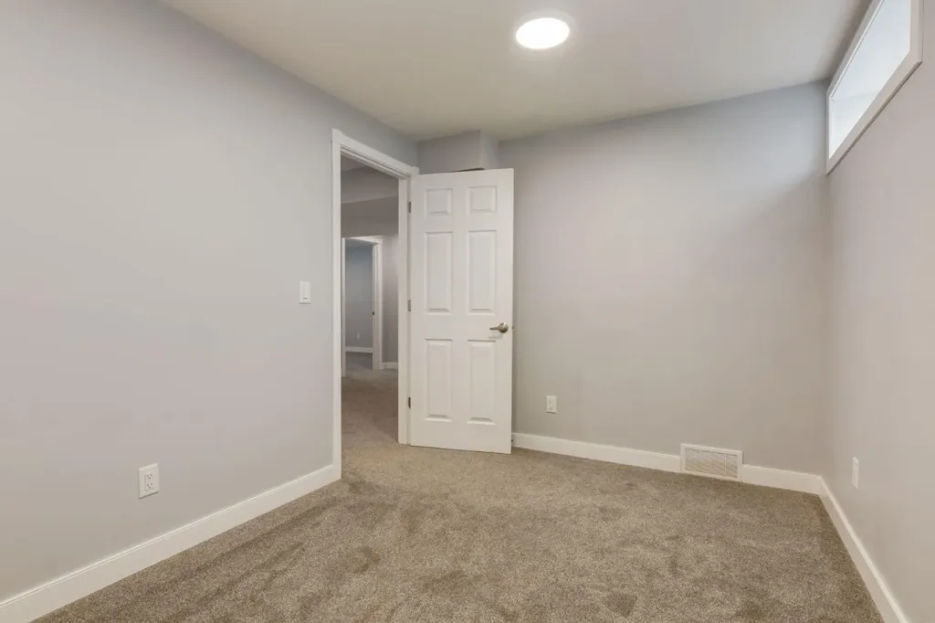 82 Hidden Ridge View NW Calgary AB T3A 5V8