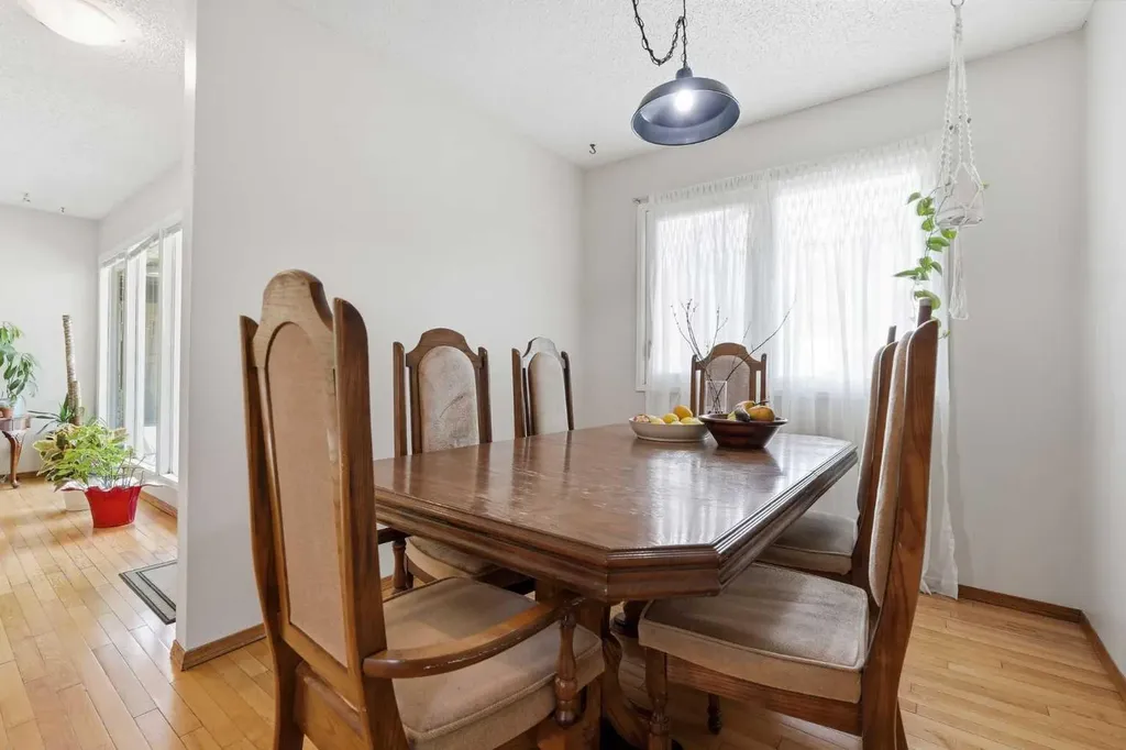 121 Sunbank Way SE Calgary AB T2X 2A5