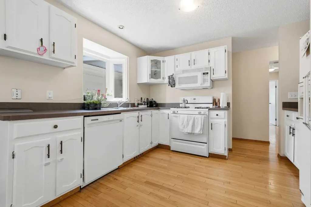 121 Sunbank Way SE Calgary AB T2X 2A5