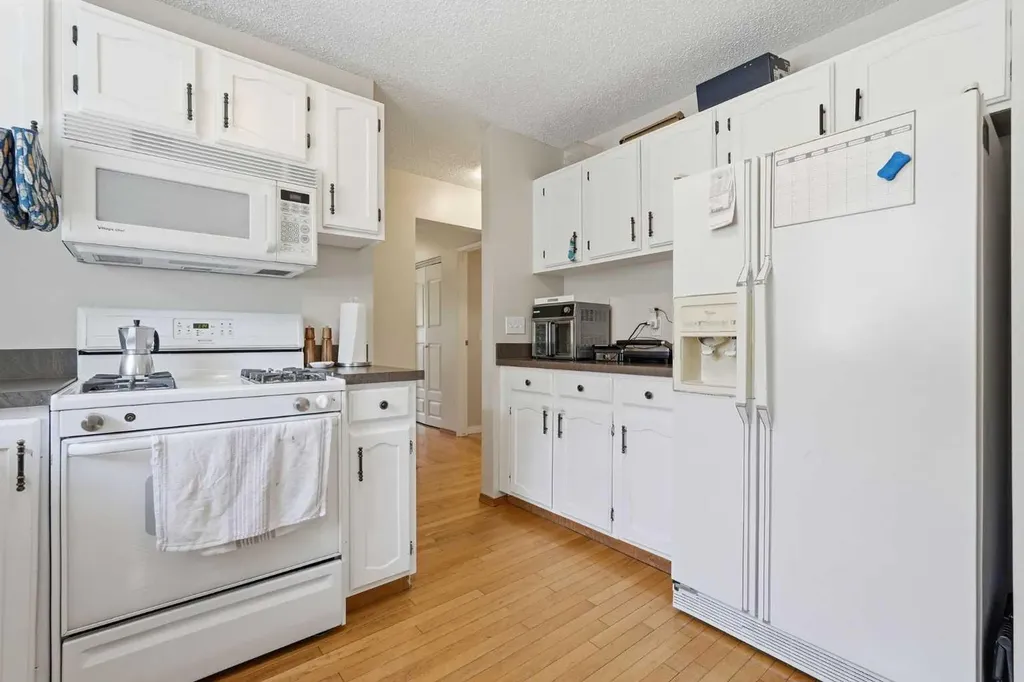 121 Sunbank Way SE Calgary AB T2X 2A5