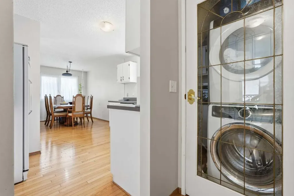 121 Sunbank Way SE Calgary AB T2X 2A5