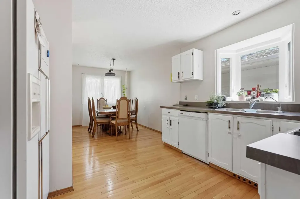 121 Sunbank Way SE Calgary AB T2X 2A5