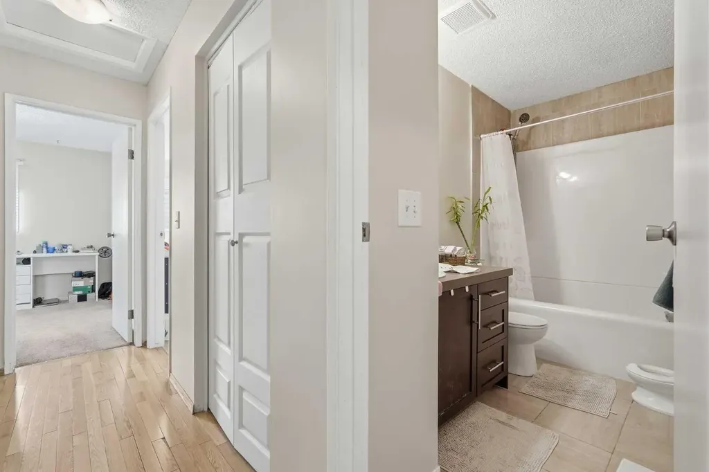 121 Sunbank Way SE Calgary AB T2X 2A5
