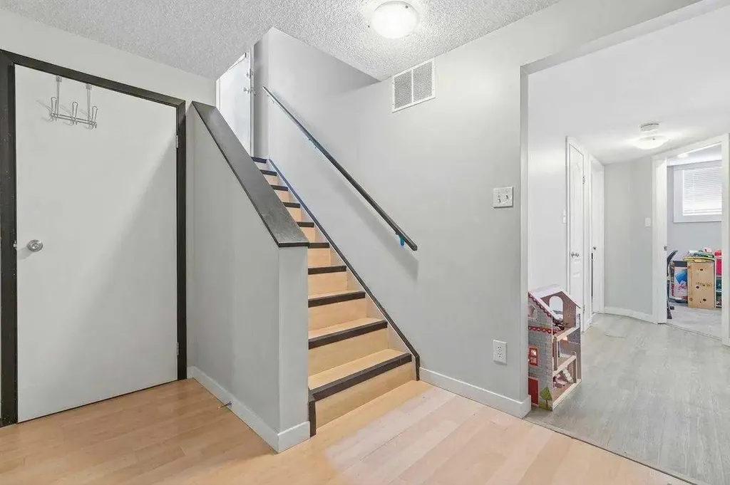 121 Sunbank Way SE Calgary AB T2X 2A5
