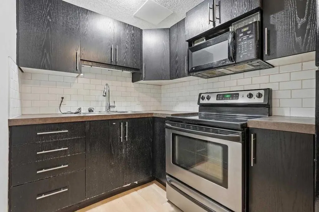 121 Sunbank Way SE Calgary AB T2X 2A5