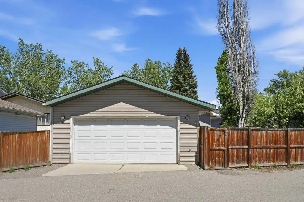 121 Sunbank Way SE Calgary AB T2X 2A5
