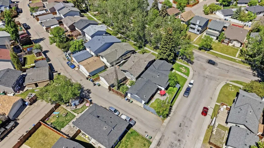 121 Sunbank Way SE Calgary AB T2X 2A5
