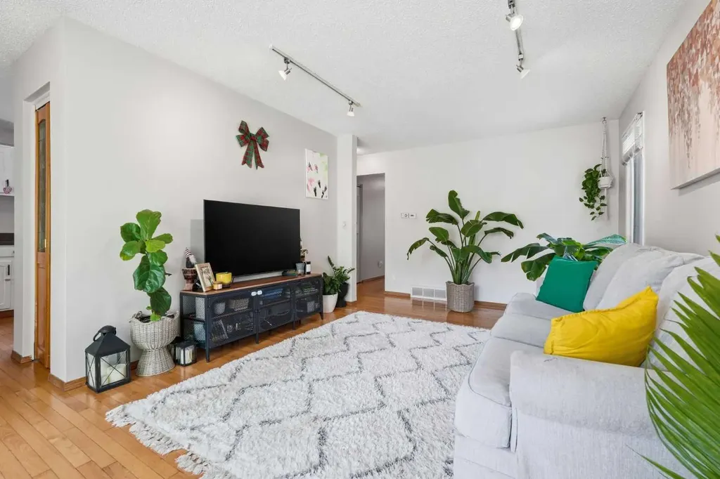 121 Sunbank Way SE Calgary AB T2X 2A5