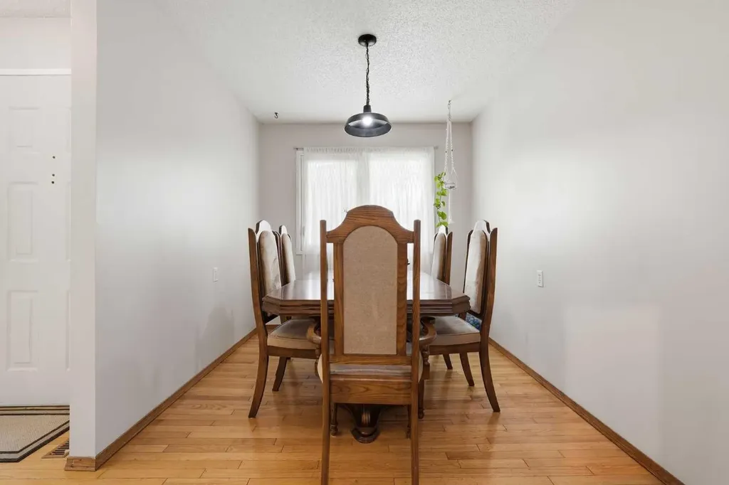 121 Sunbank Way SE Calgary AB T2X 2A5