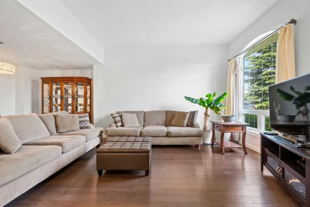 28 Mt Norquay Gate SE Calgary AB T2Z 2R3