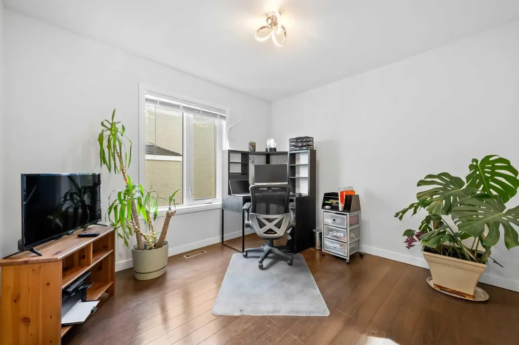 28 Mt Norquay Gate SE Calgary AB T2Z 2R3