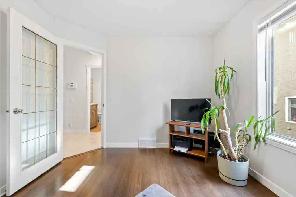 28 Mt Norquay Gate SE Calgary AB T2Z 2R3