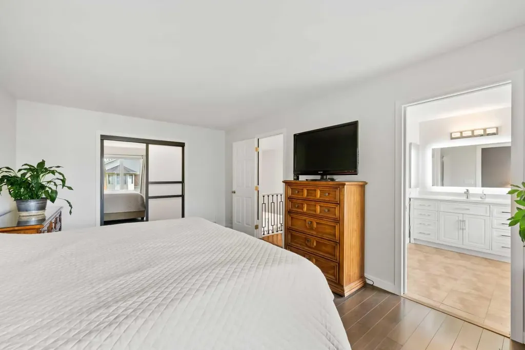 28 Mt Norquay Gate SE Calgary AB T2Z 2R3