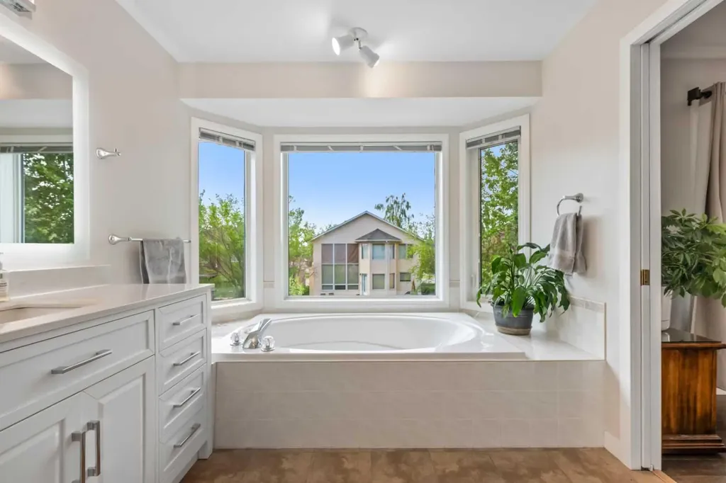 28 Mt Norquay Gate SE Calgary AB T2Z 2R3