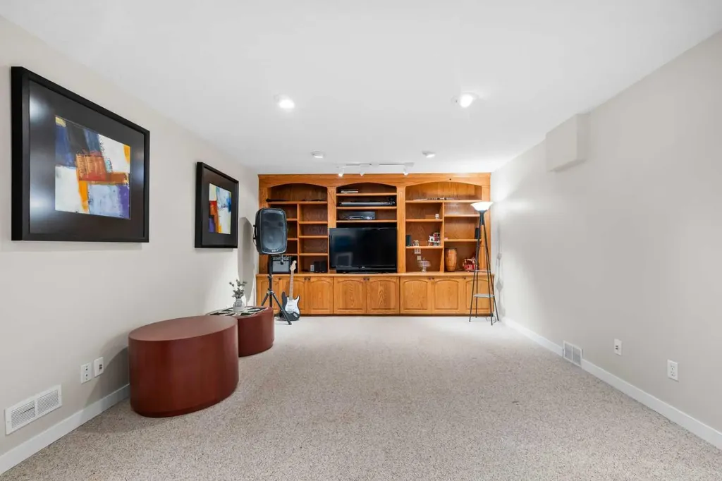 28 Mt Norquay Gate SE Calgary AB T2Z 2R3