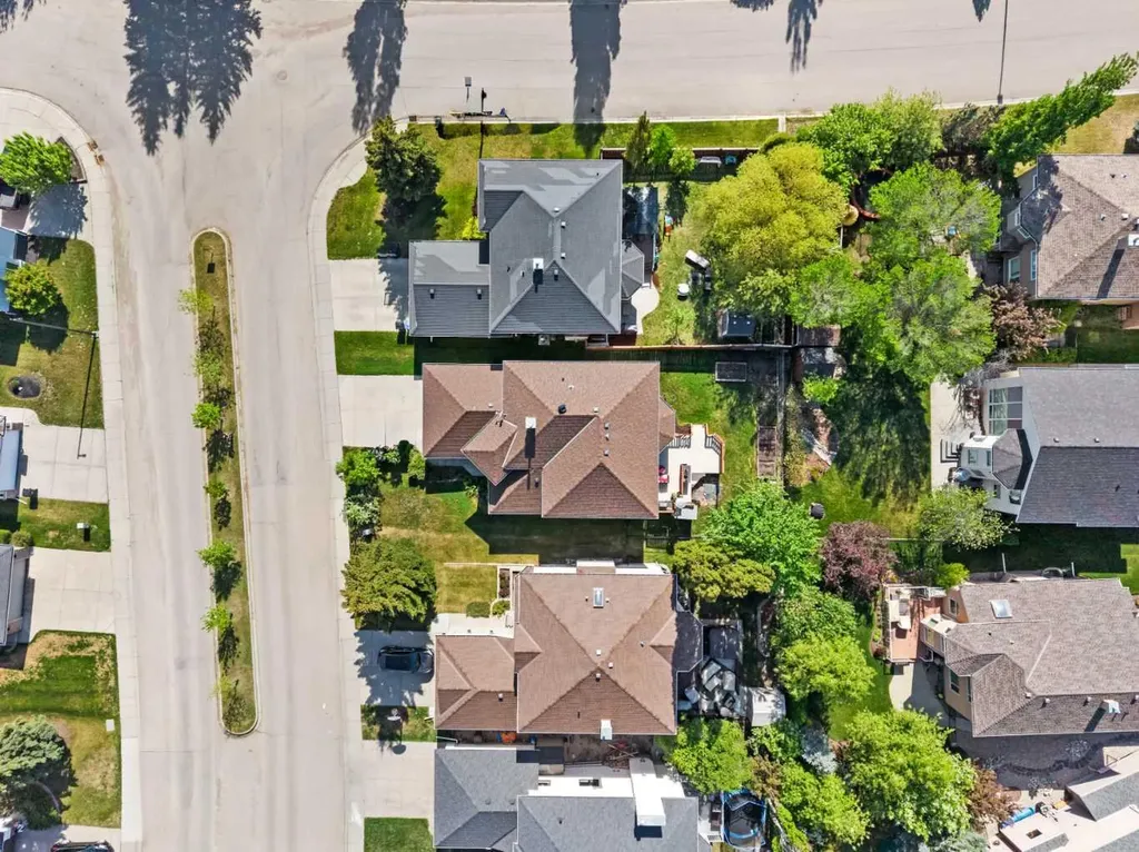 28 Mt Norquay Gate SE Calgary AB T2Z 2R3