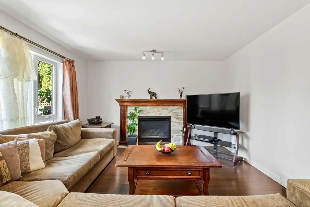 28 Mt Norquay Gate SE Calgary AB T2Z 2R3