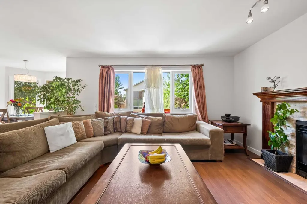 28 Mt Norquay Gate SE Calgary AB T2Z 2R3