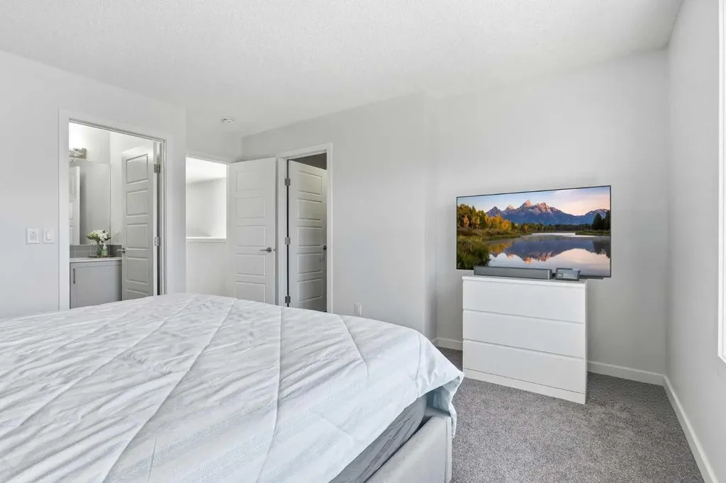 44 Amblefield Avenue NW Calgary AB T3P2C1