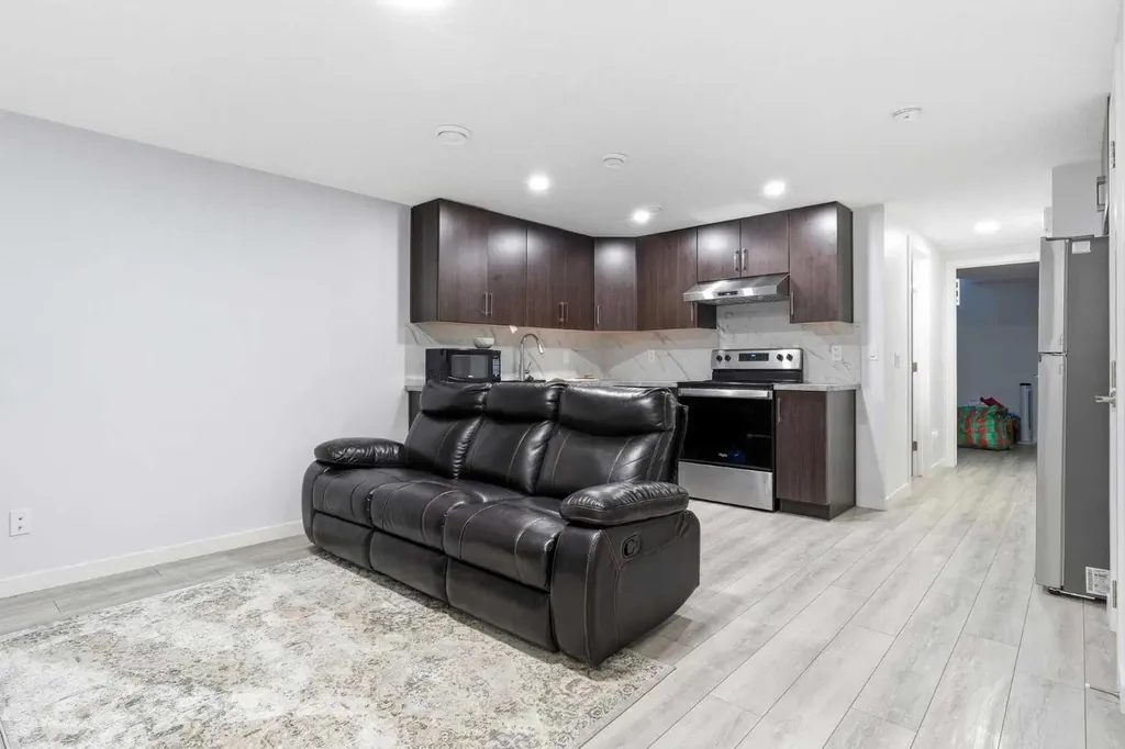 44 Amblefield Avenue NW Calgary AB T3P2C1