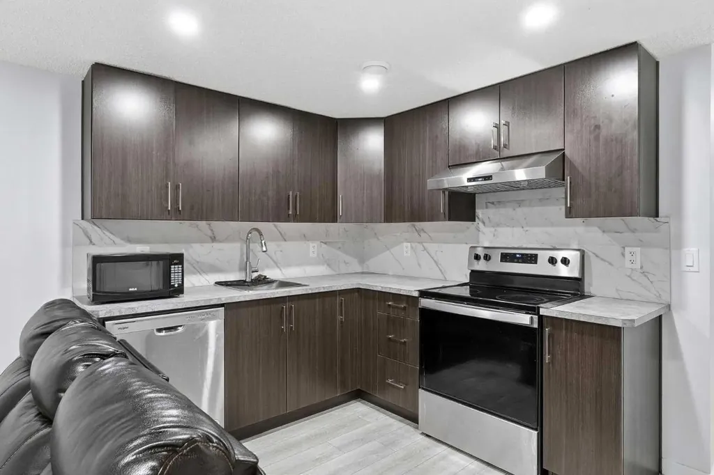 44 Amblefield Avenue NW Calgary AB T3P2C1