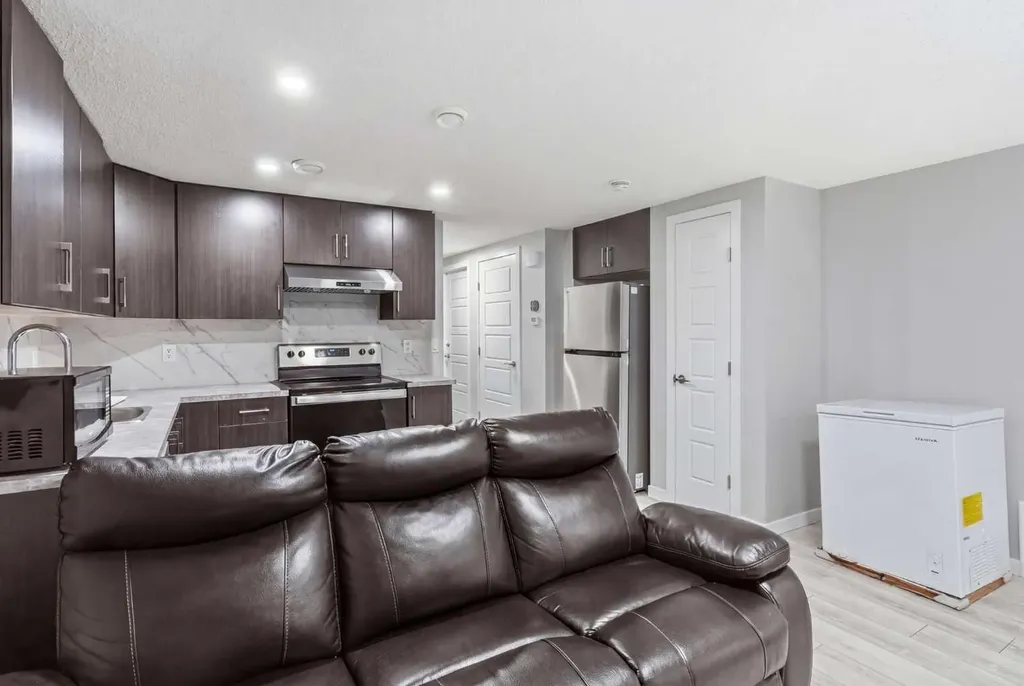44 Amblefield Avenue NW Calgary AB T3P2C1