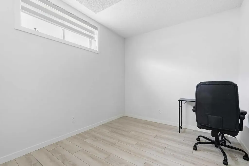 44 Amblefield Avenue NW Calgary AB T3P2C1