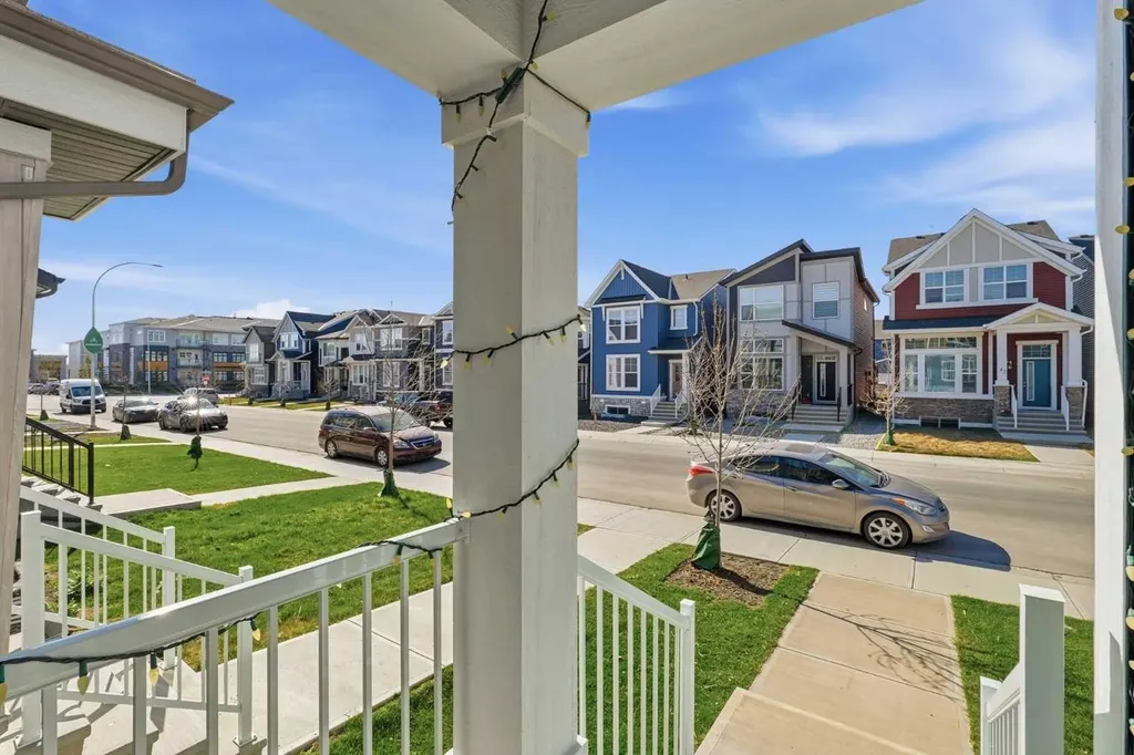 44 Amblefield Avenue NW Calgary AB T3P2C1