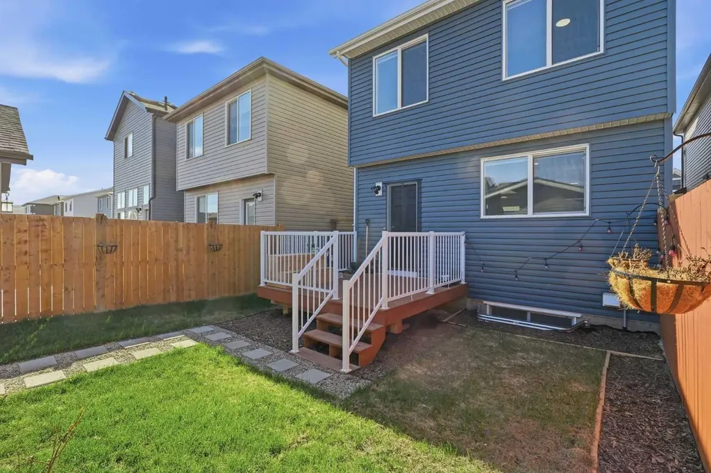 44 Amblefield Avenue NW Calgary AB T3P2C1