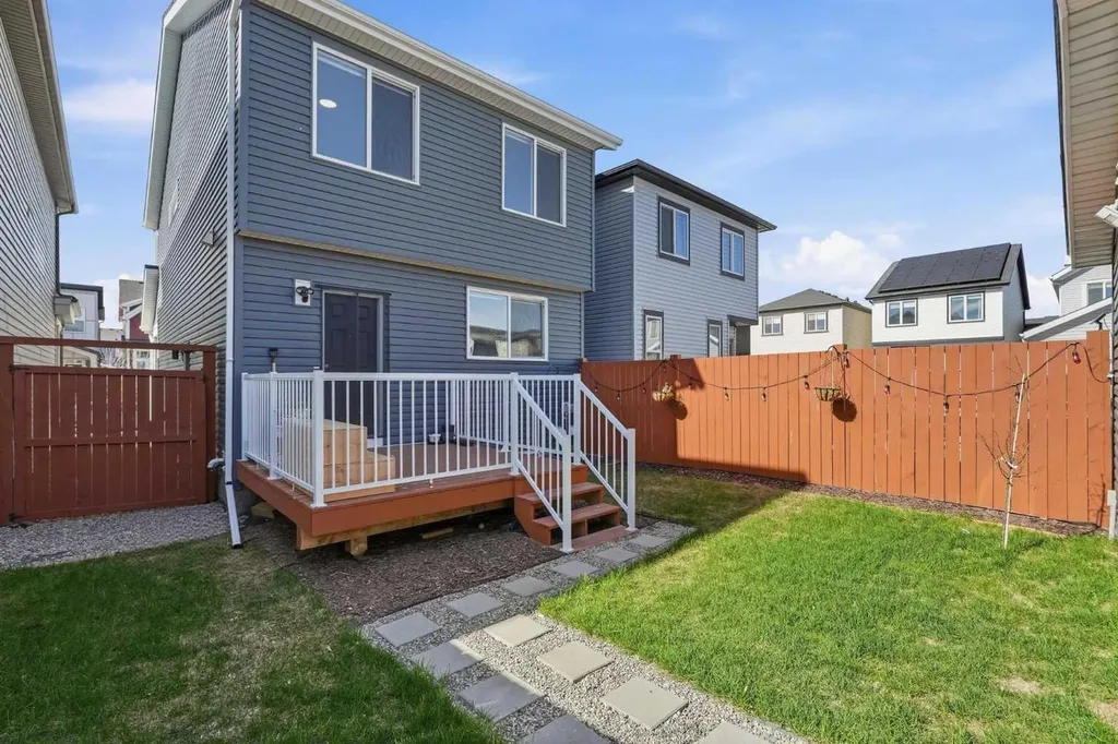 44 Amblefield Avenue NW Calgary AB T3P2C1