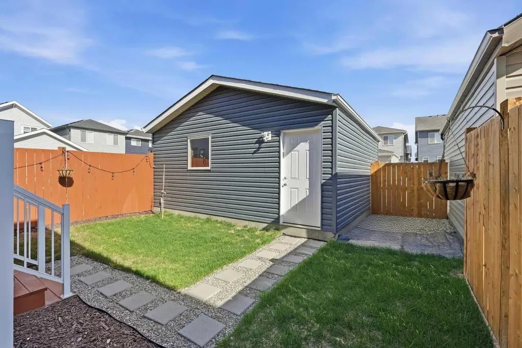 44 Amblefield Avenue NW Calgary AB T3P2C1
