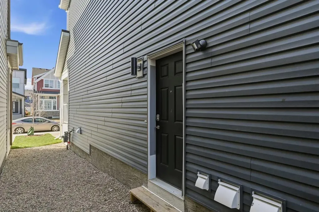 44 Amblefield Avenue NW Calgary AB T3P2C1