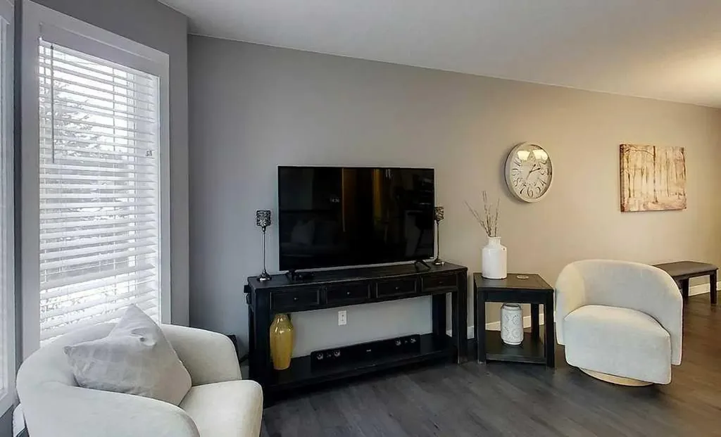 6218 12 Avenue S Edson AB T7E1Y5