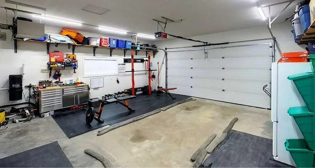 6218 12 Avenue S Edson AB T7E1Y5