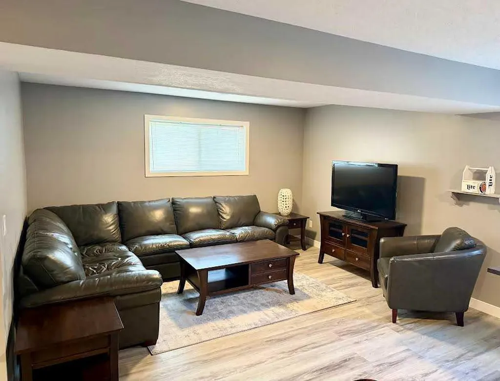 6218 12 Avenue S Edson AB T7E1Y5