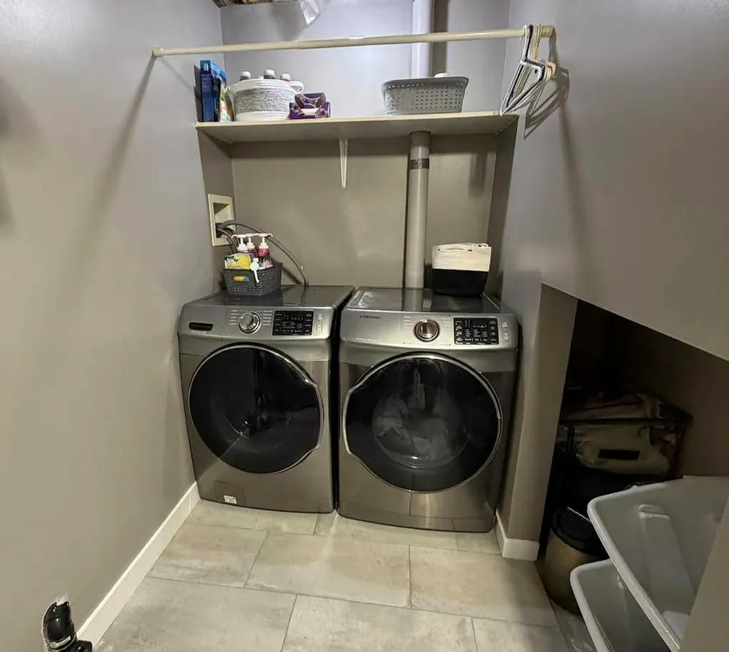 6218 12 Avenue S Edson AB T7E1Y5