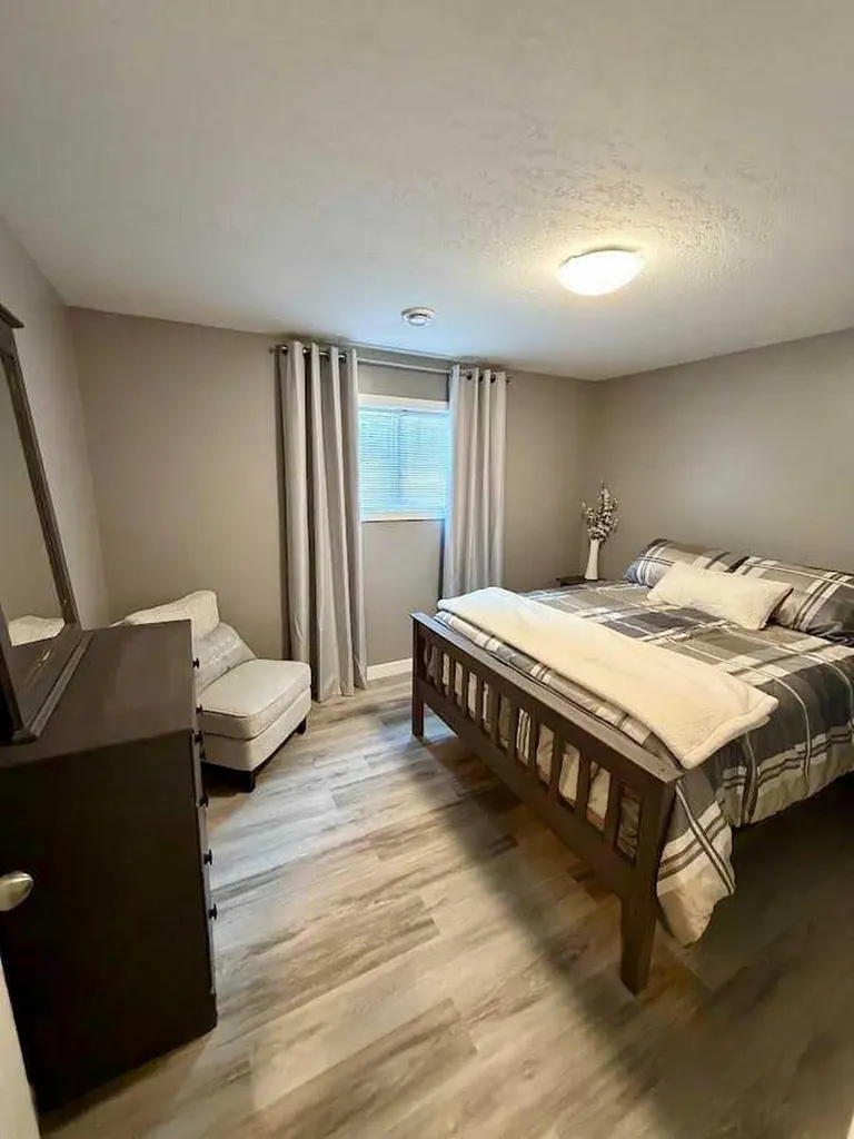 6218 12 Avenue S Edson AB T7E1Y5