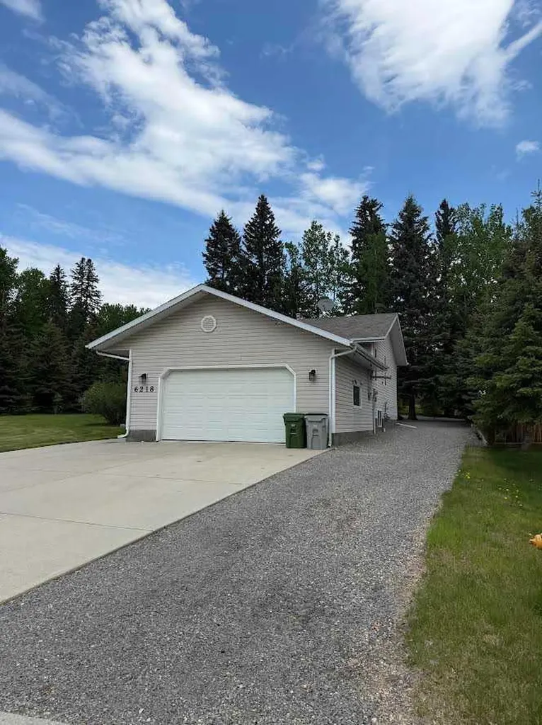 6218 12 Avenue S Edson AB T7E1Y5