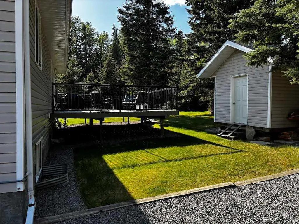 6218 12 Avenue S Edson AB T7E1Y5